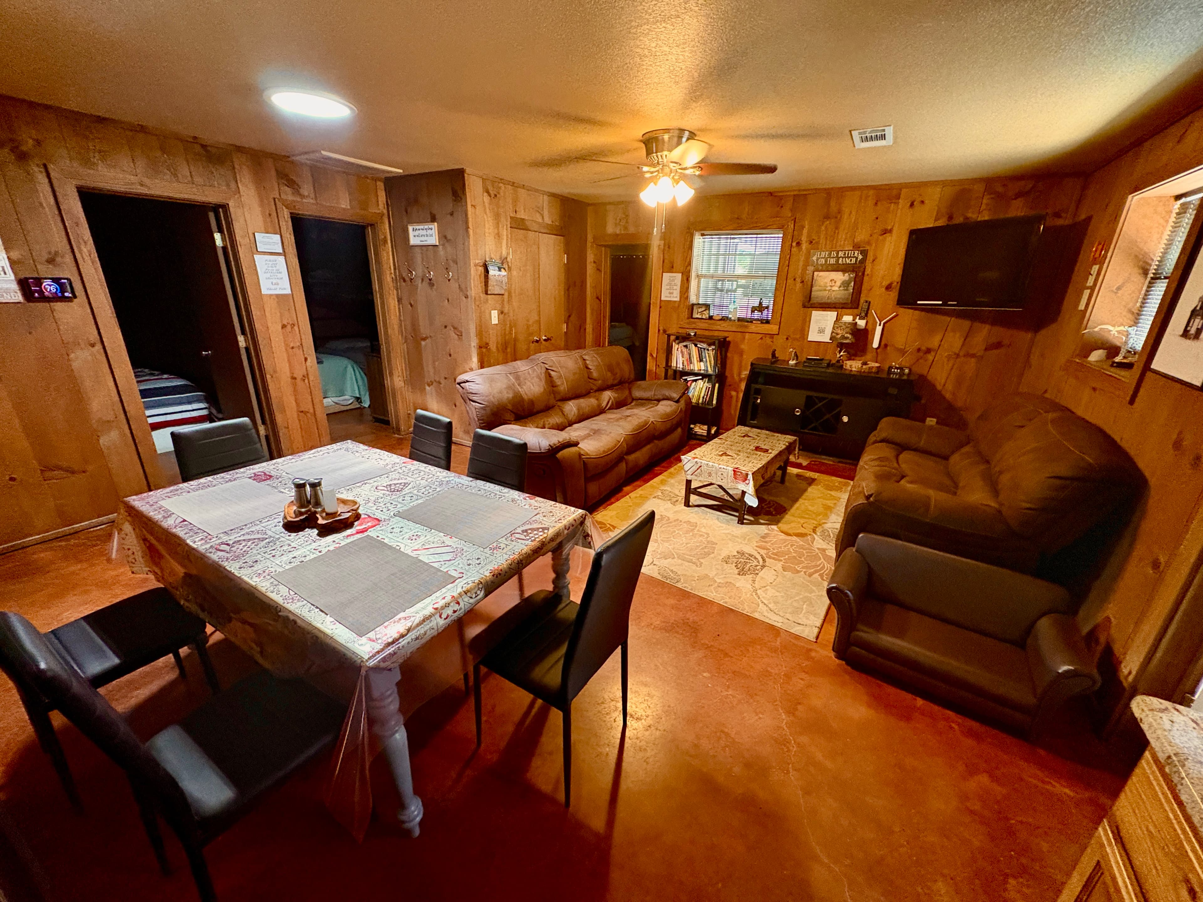 Lake Godstone Guest Home Den Sept 24