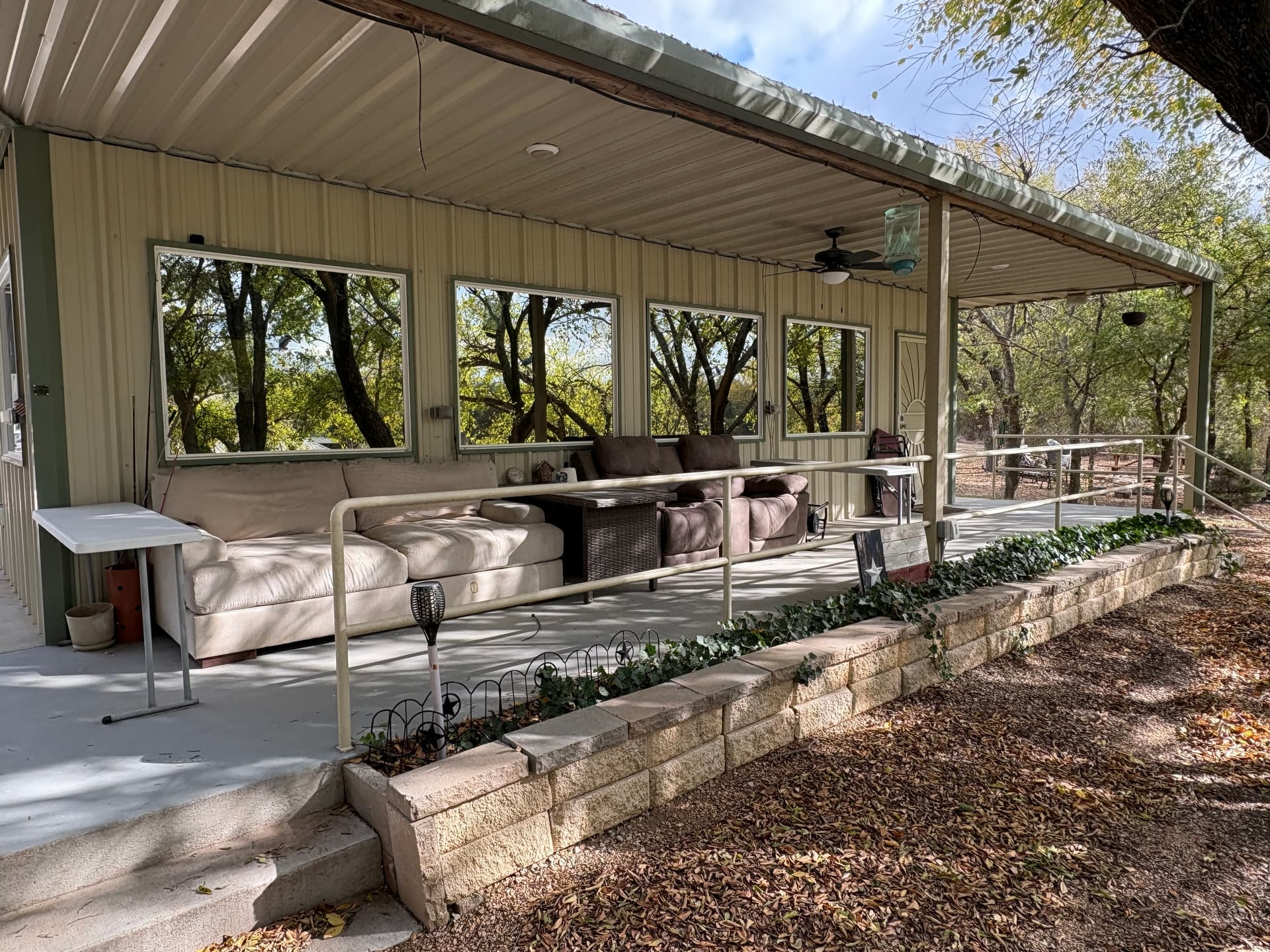 Captain's Cabin on Lake Godstone