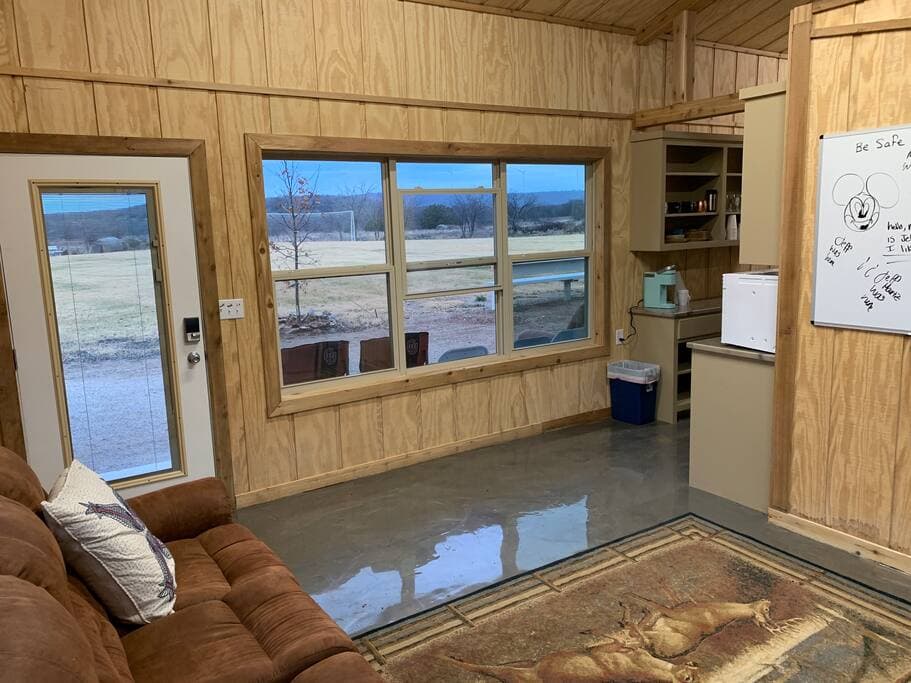 Lake Godstone Field House Den