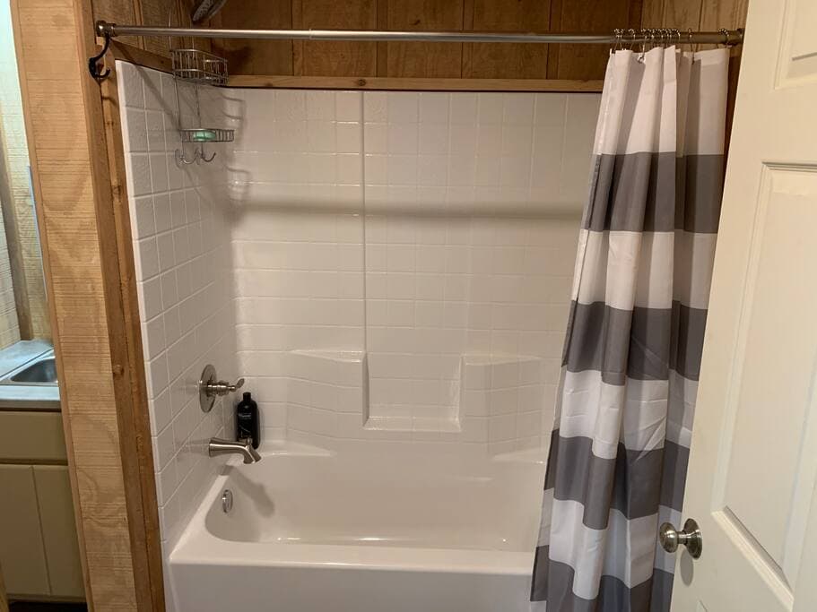 Lake Godstone Field House Tub and shower.