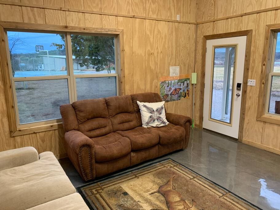 Lake Godstone Field House Den