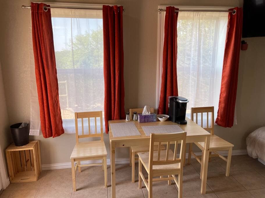 Lake Godstone Table Inspiration Cabin