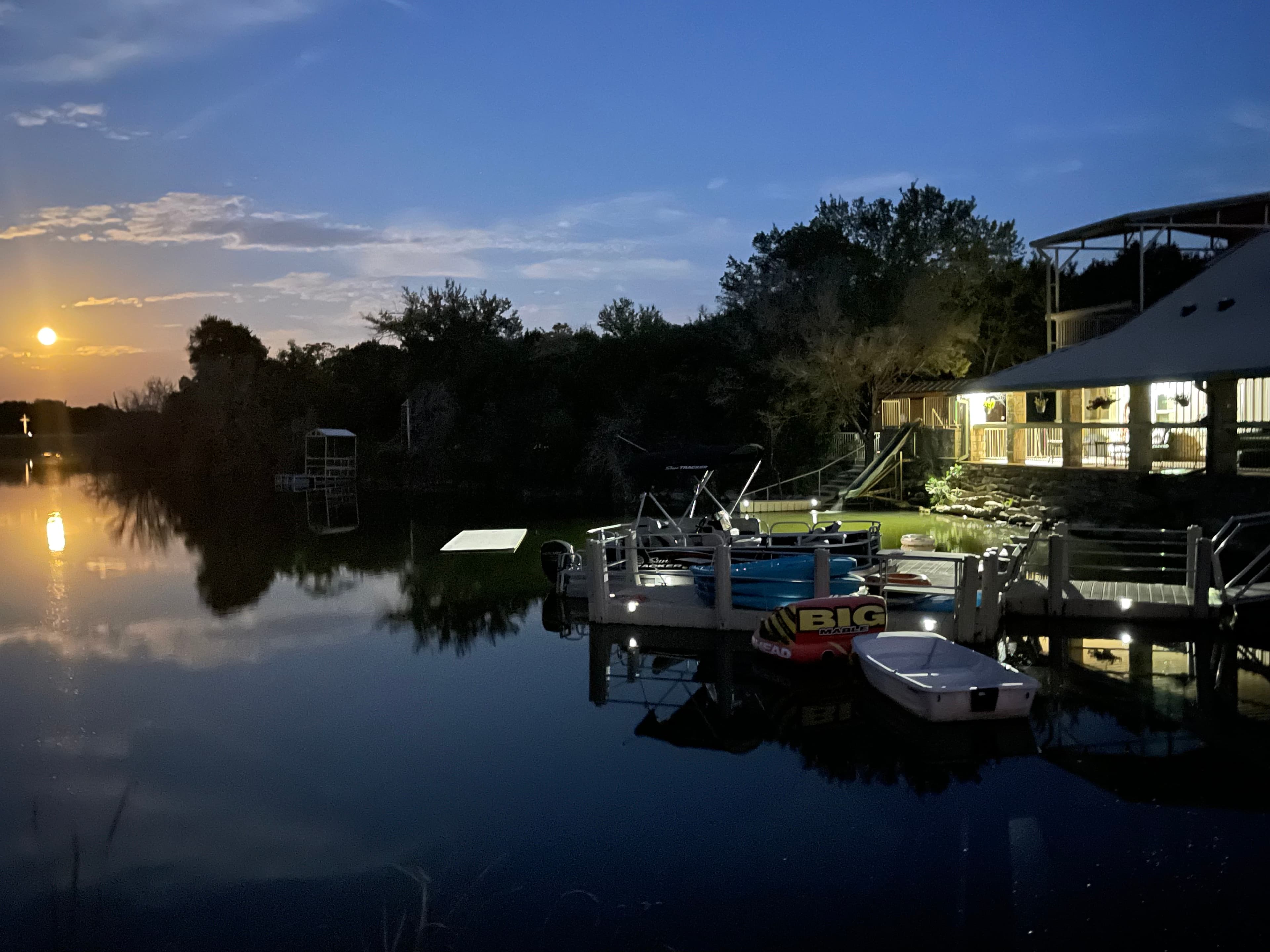 Lake Godstone Texas Family Reunion Facilities harvest moon