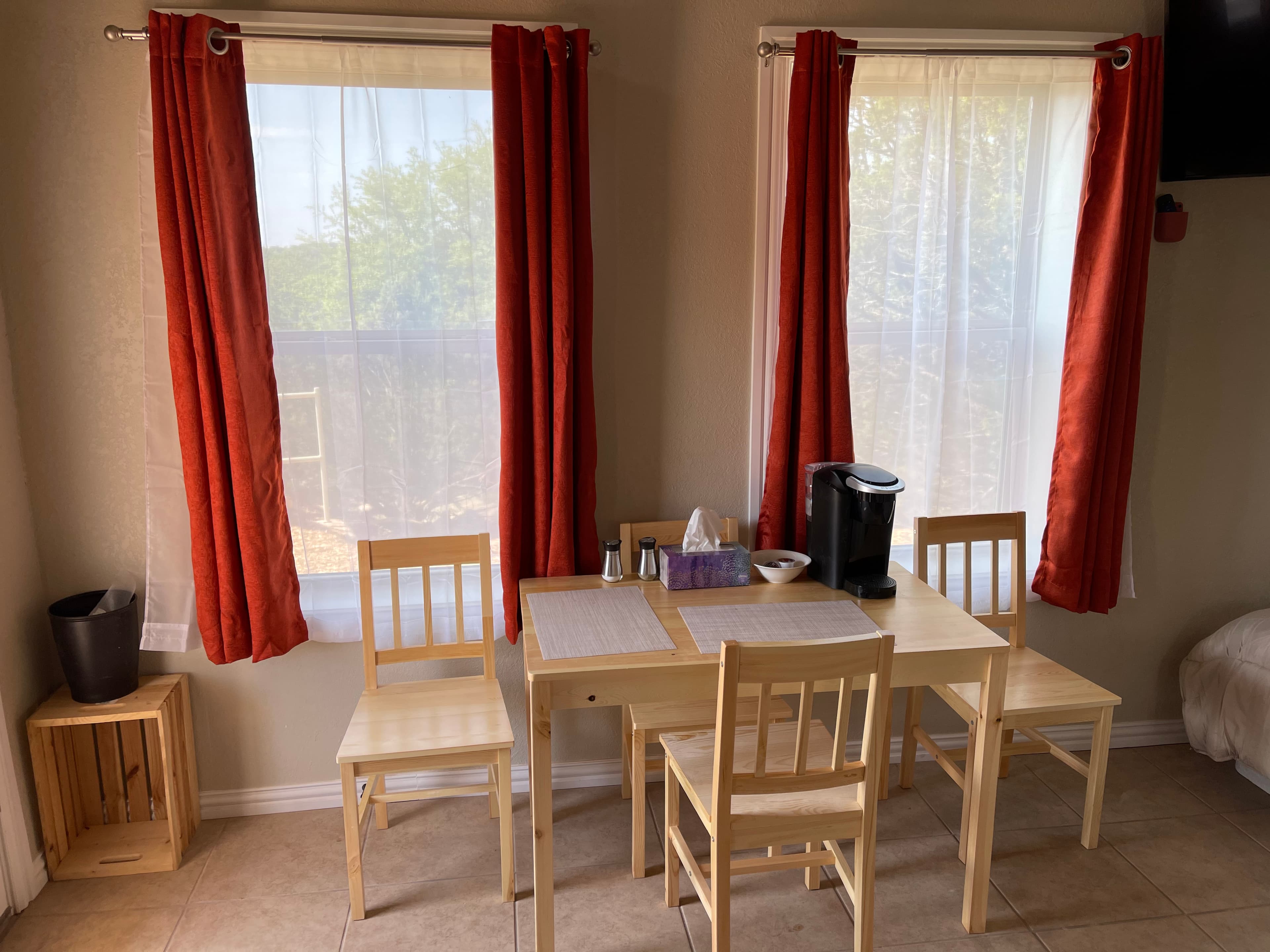 Lake Godstone Inspiration Cabin Dining