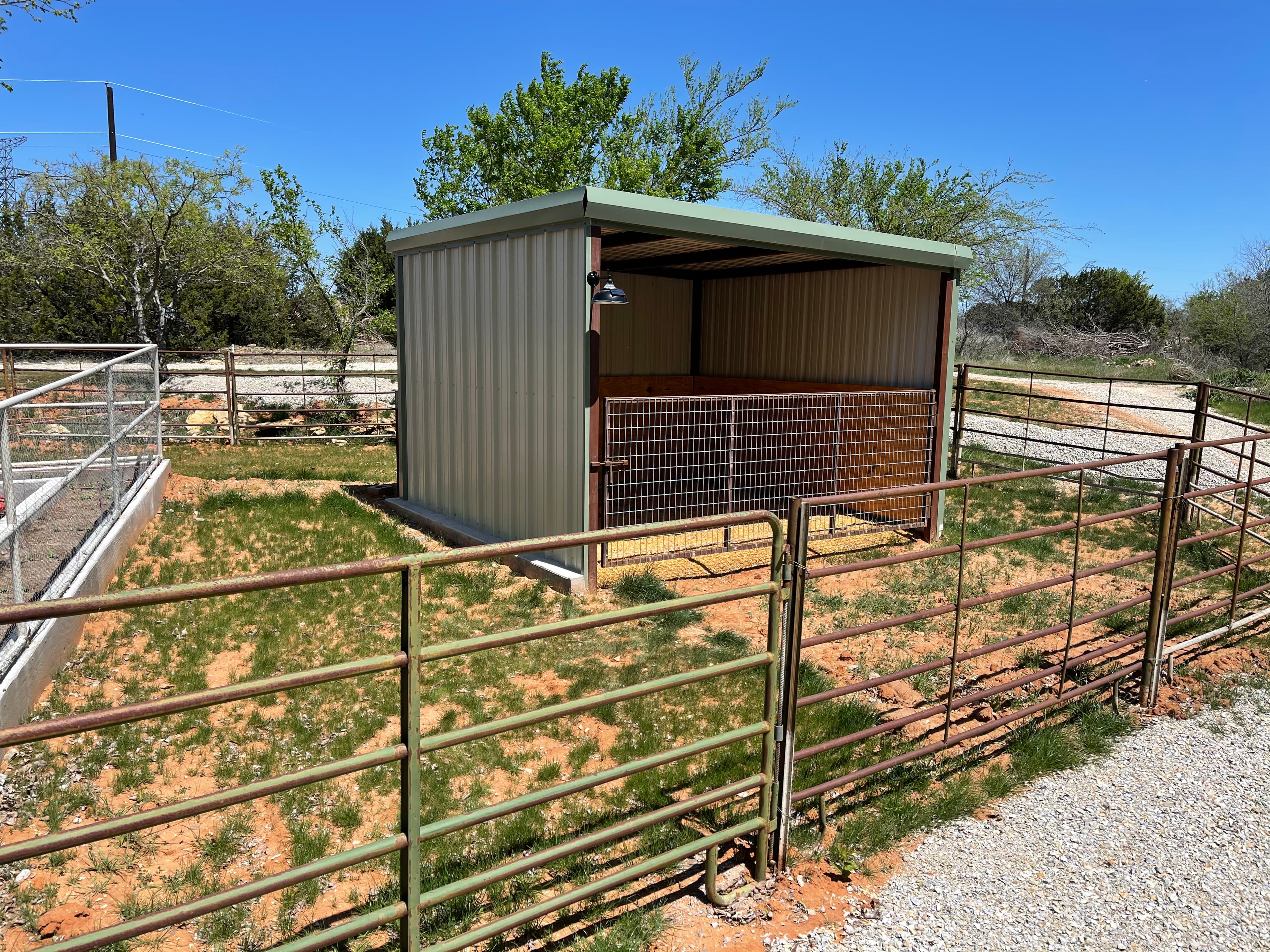 Lake Godstone Horse stall Guest Home