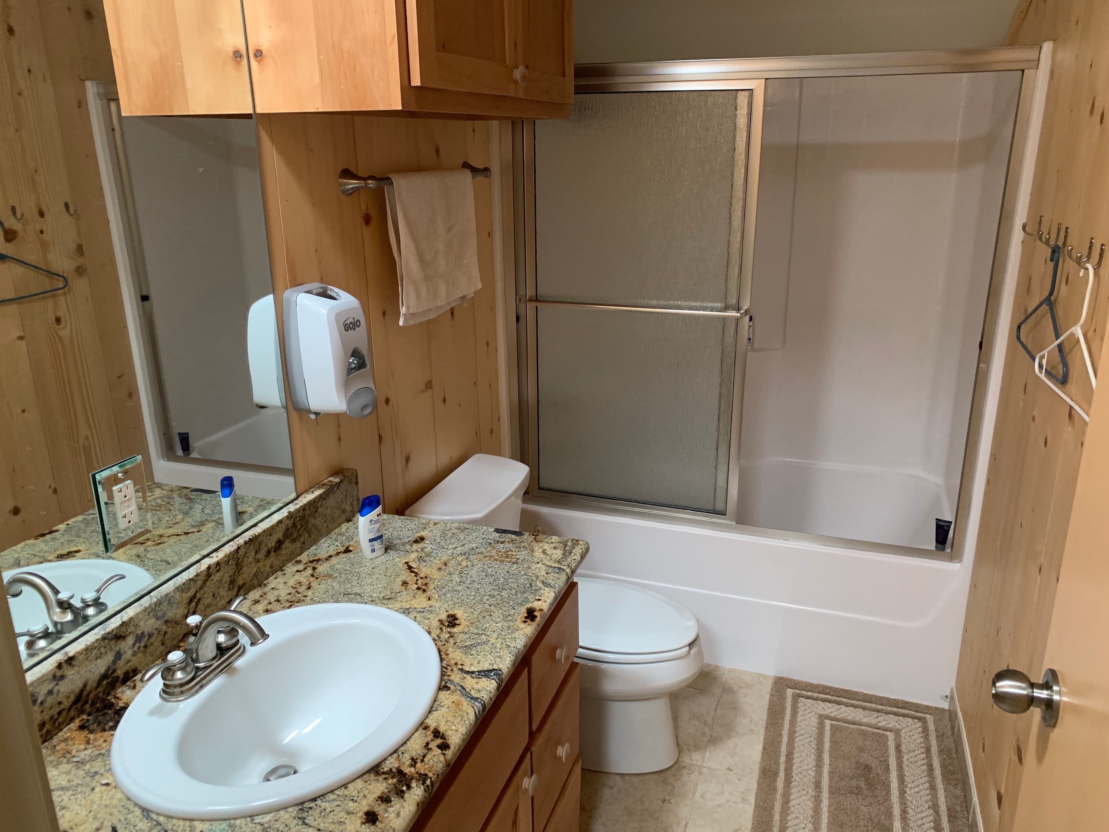 Lake Godstone Lodge dorm bathroom