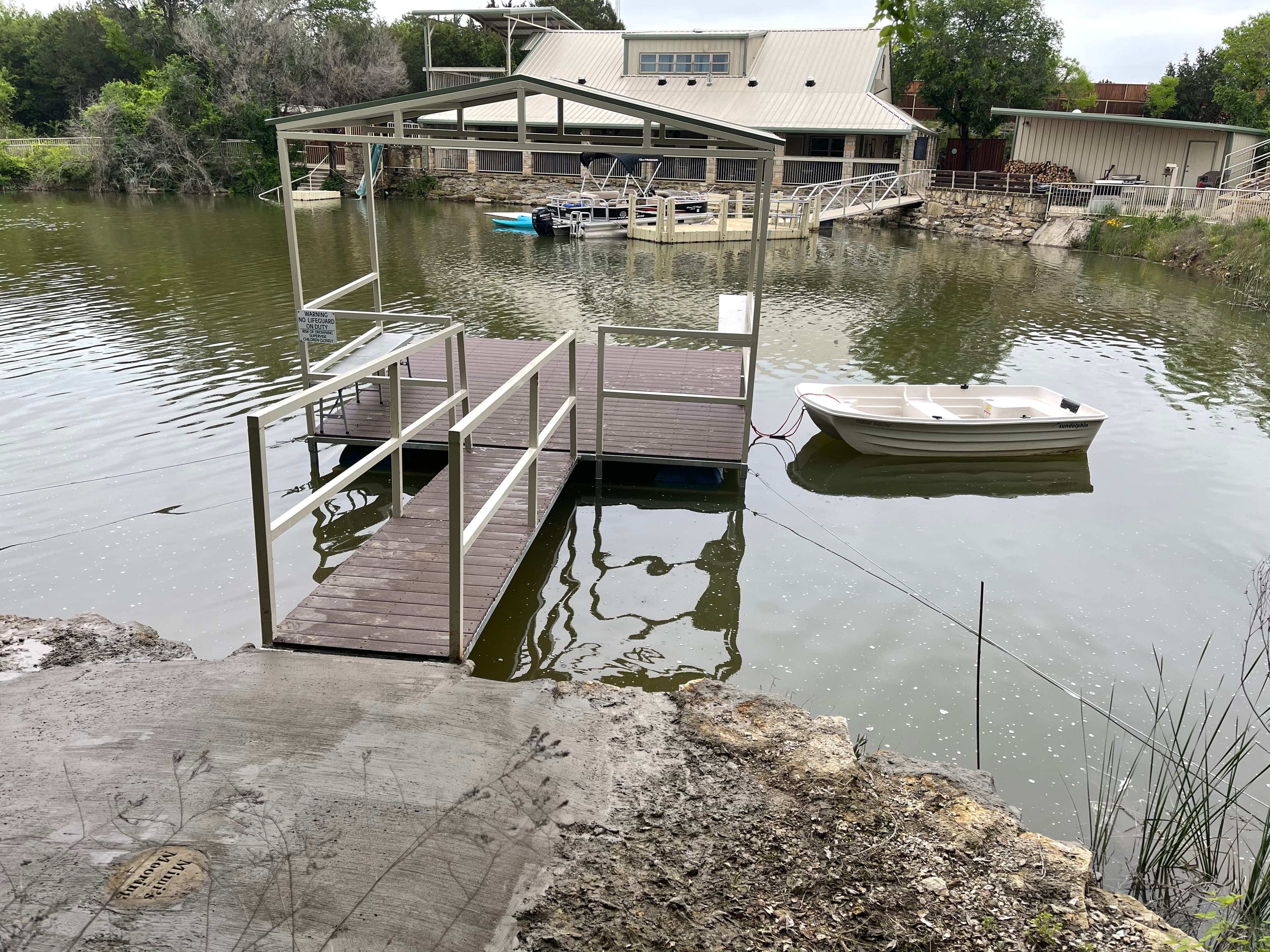 Lake Godstone Guest home dock