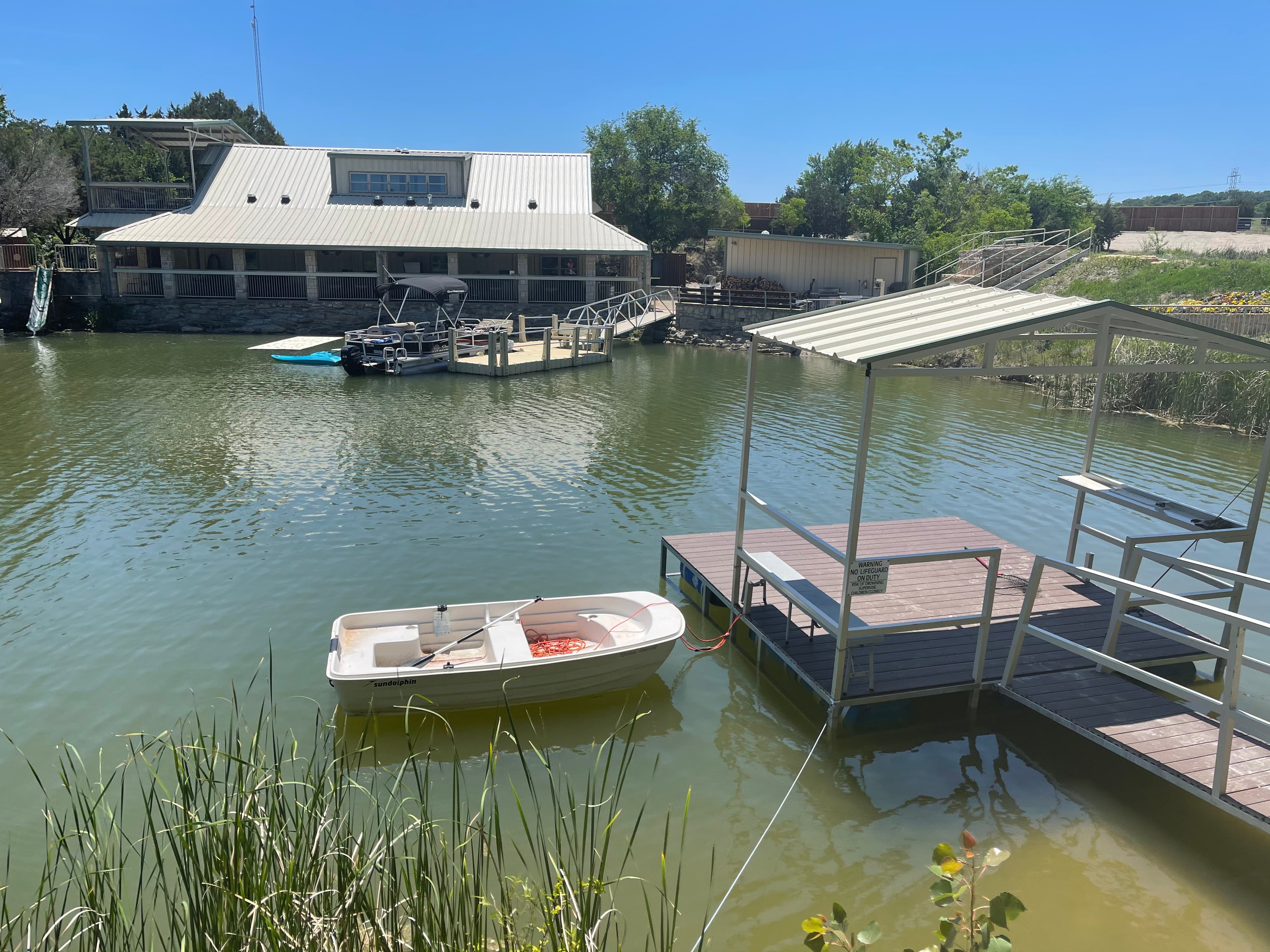 Lake Godstone Guest home dock