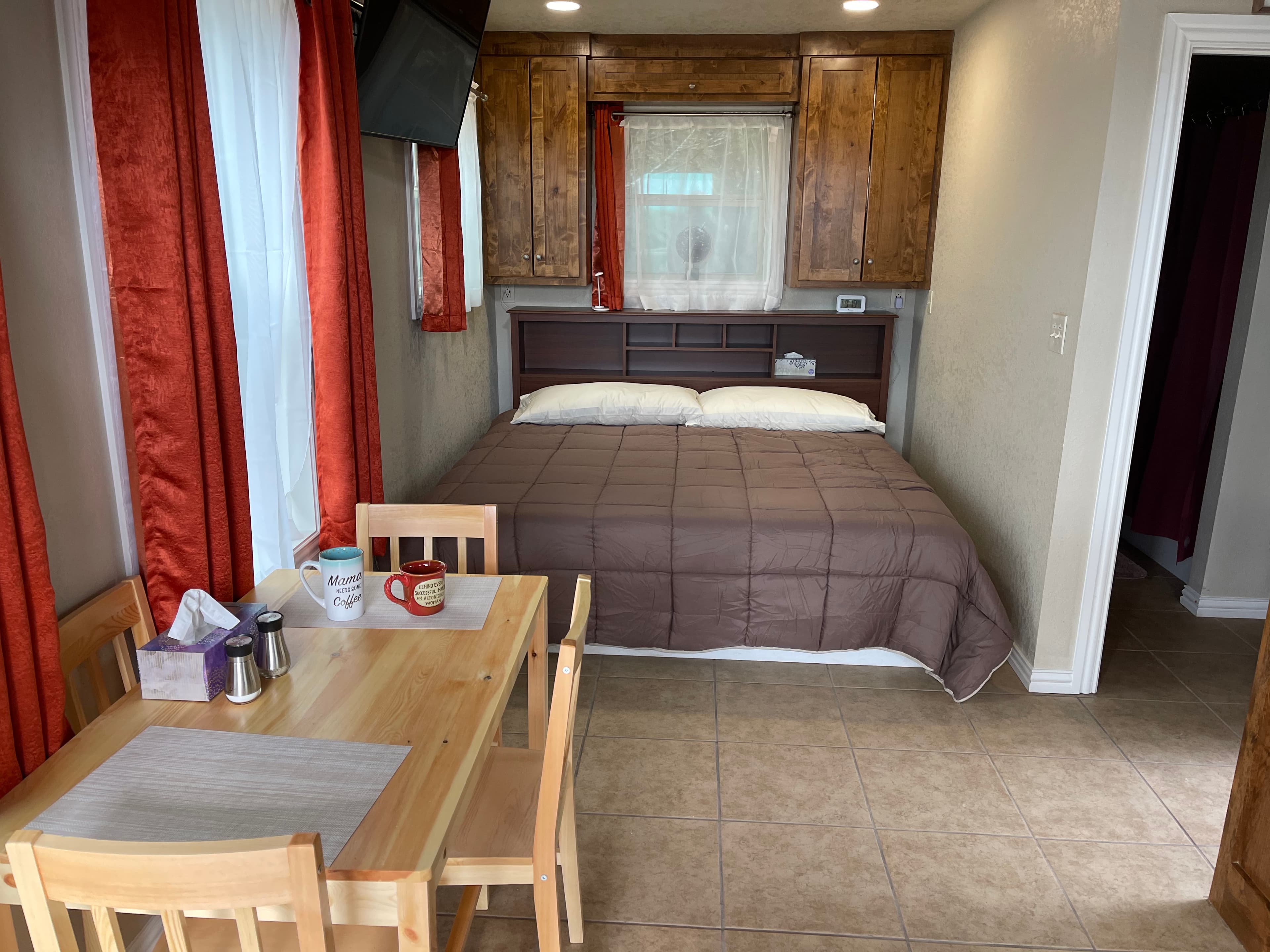 Lake Godstone Inspiration Cabin