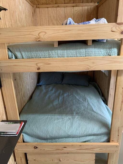 Lake Godstone Wilderness Roost Full size bunk