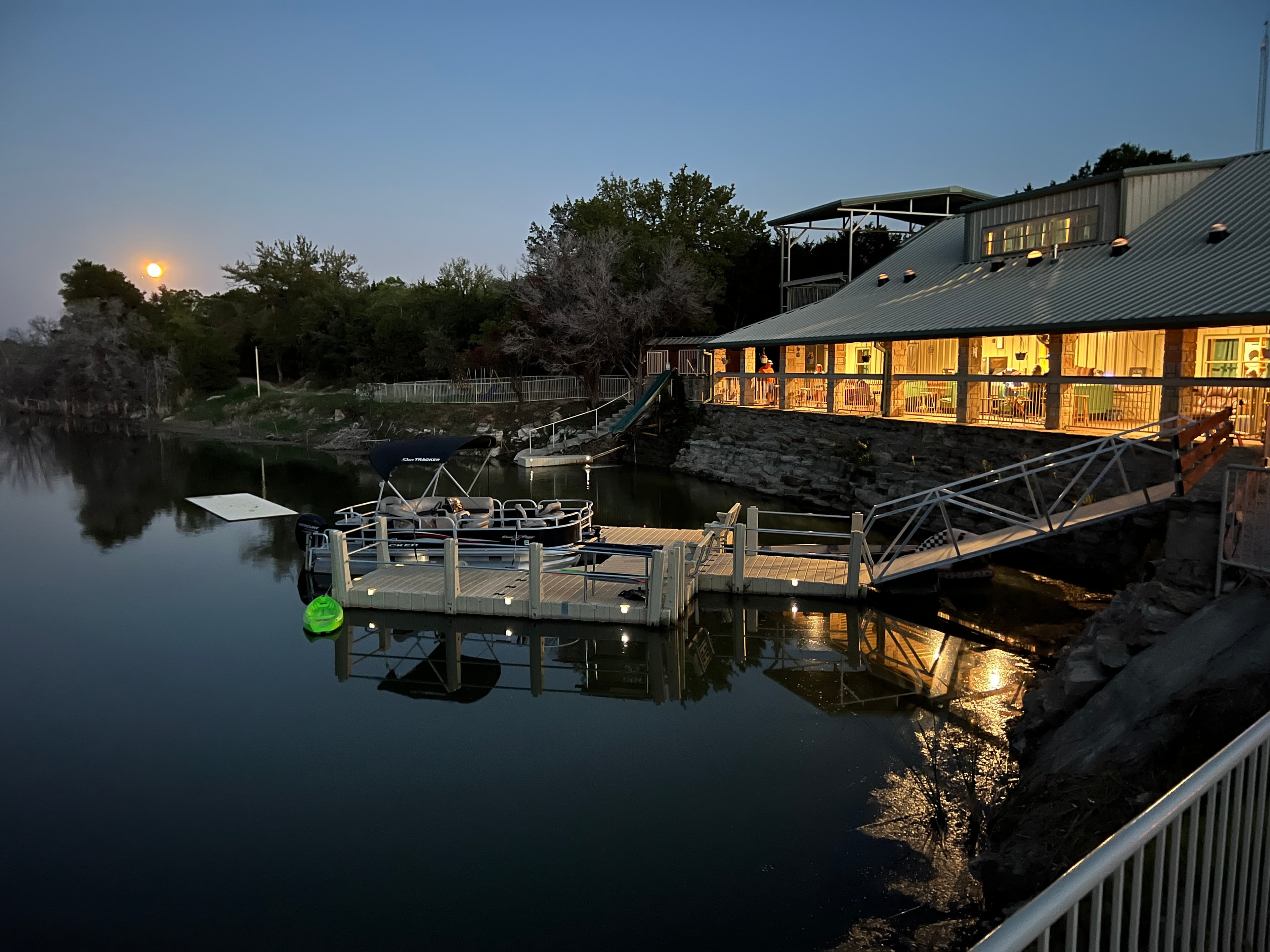 Texas Family Reunion at Lake Godstone Moon Over Lodge