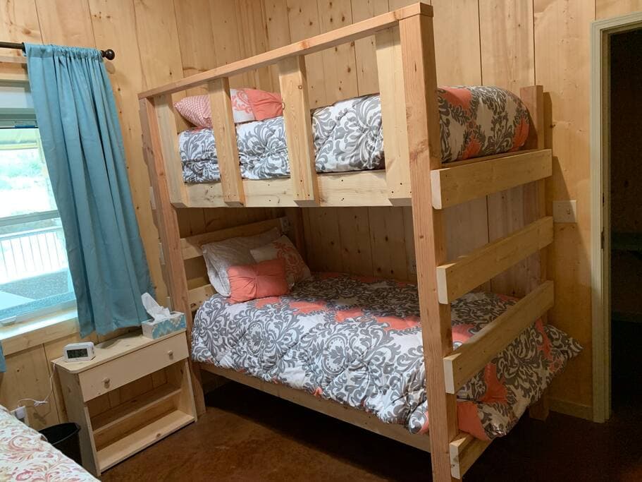 Lake Godstone Lodge Twin bunkbeds