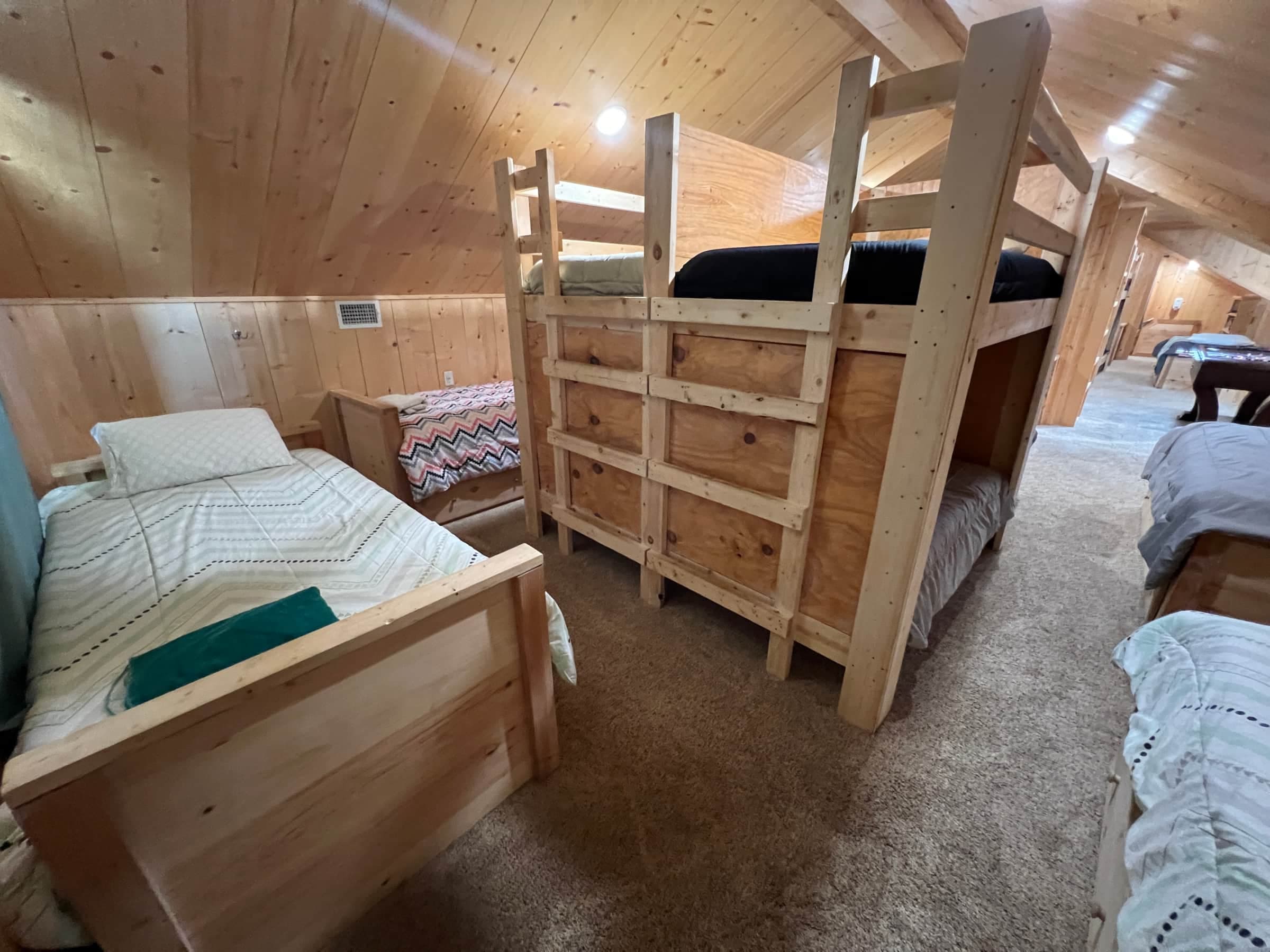 Lake Godstone Lodge Upper Dorm