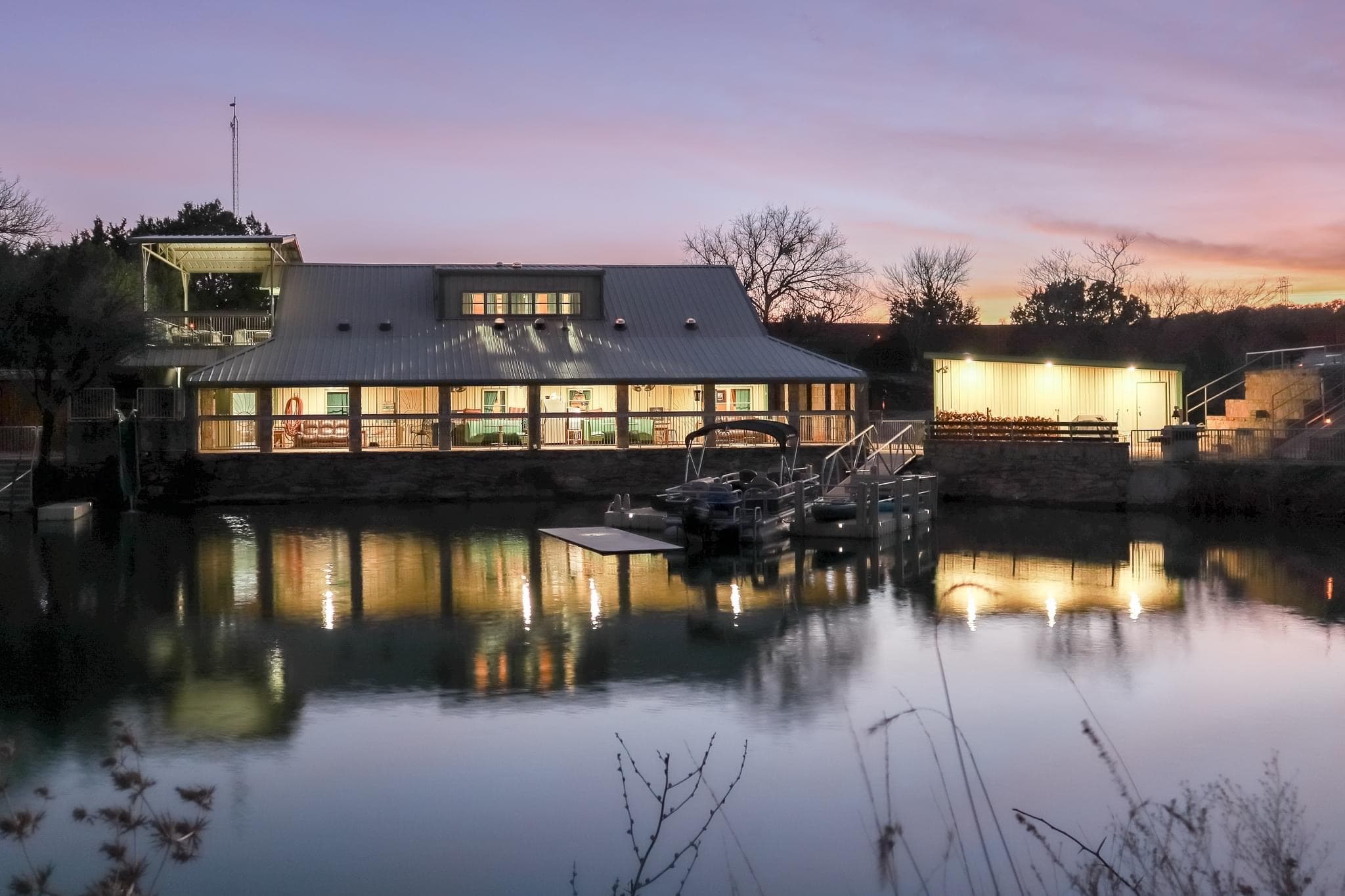 Lake Godstone Lodge Night sunset
