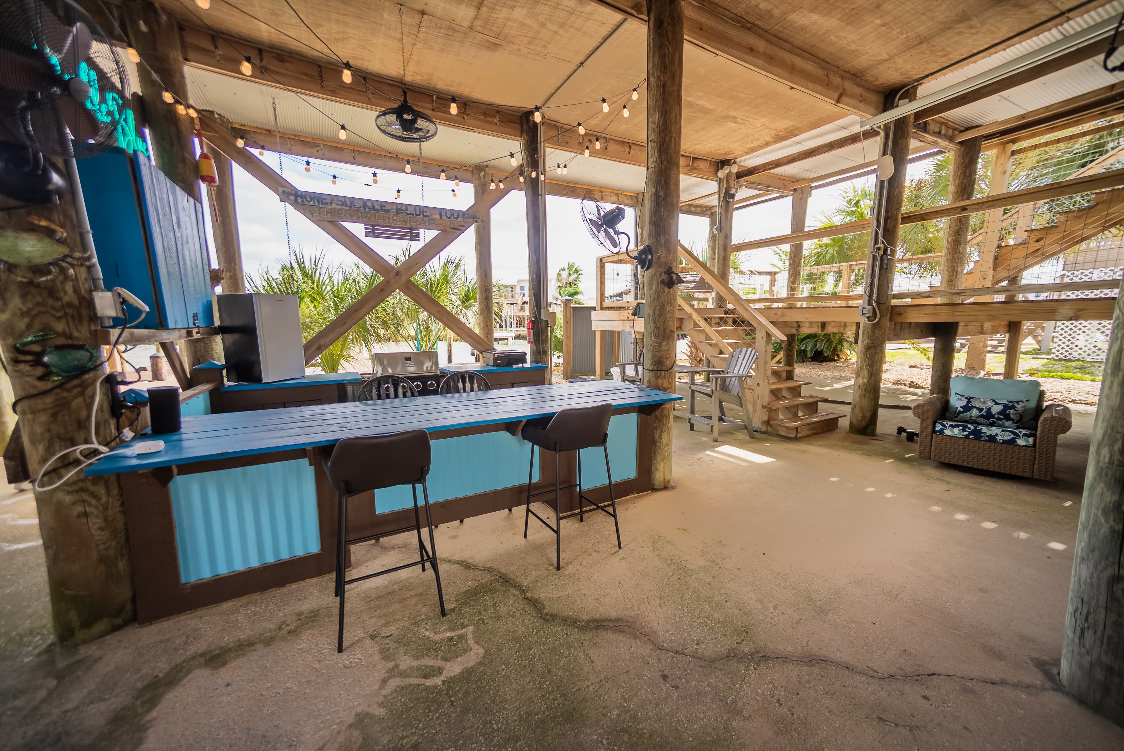 Blue bar