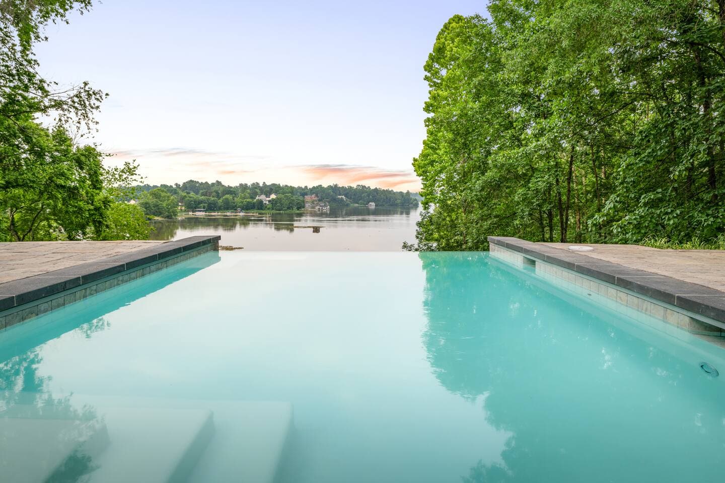 3 Acre 5BR Resort: private pool, hot tub boat dock