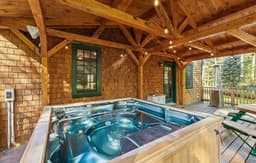 Hot Tub•Pets•Walk to Squam • Church Landing 7 mins