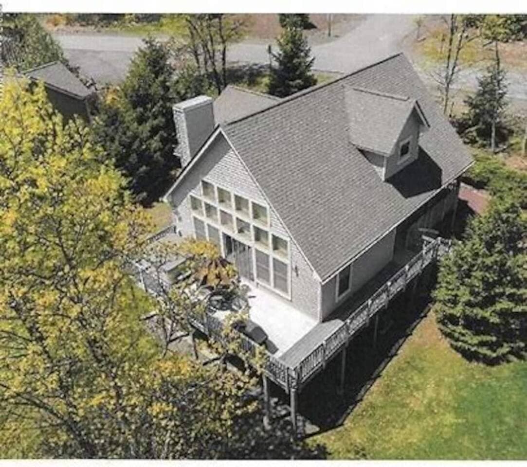 Empty lot next door gives tremendous privacy