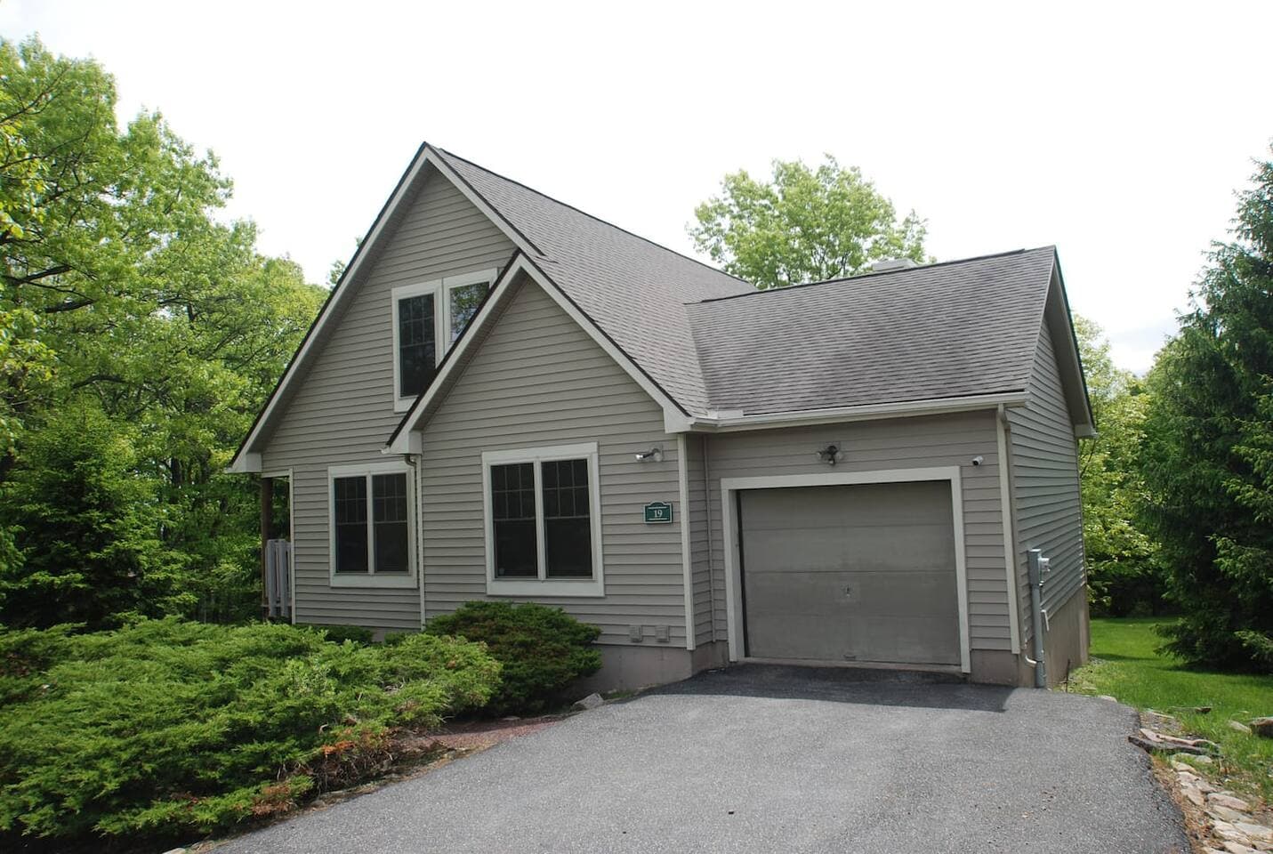 Total Privacy and convenience with attached garage