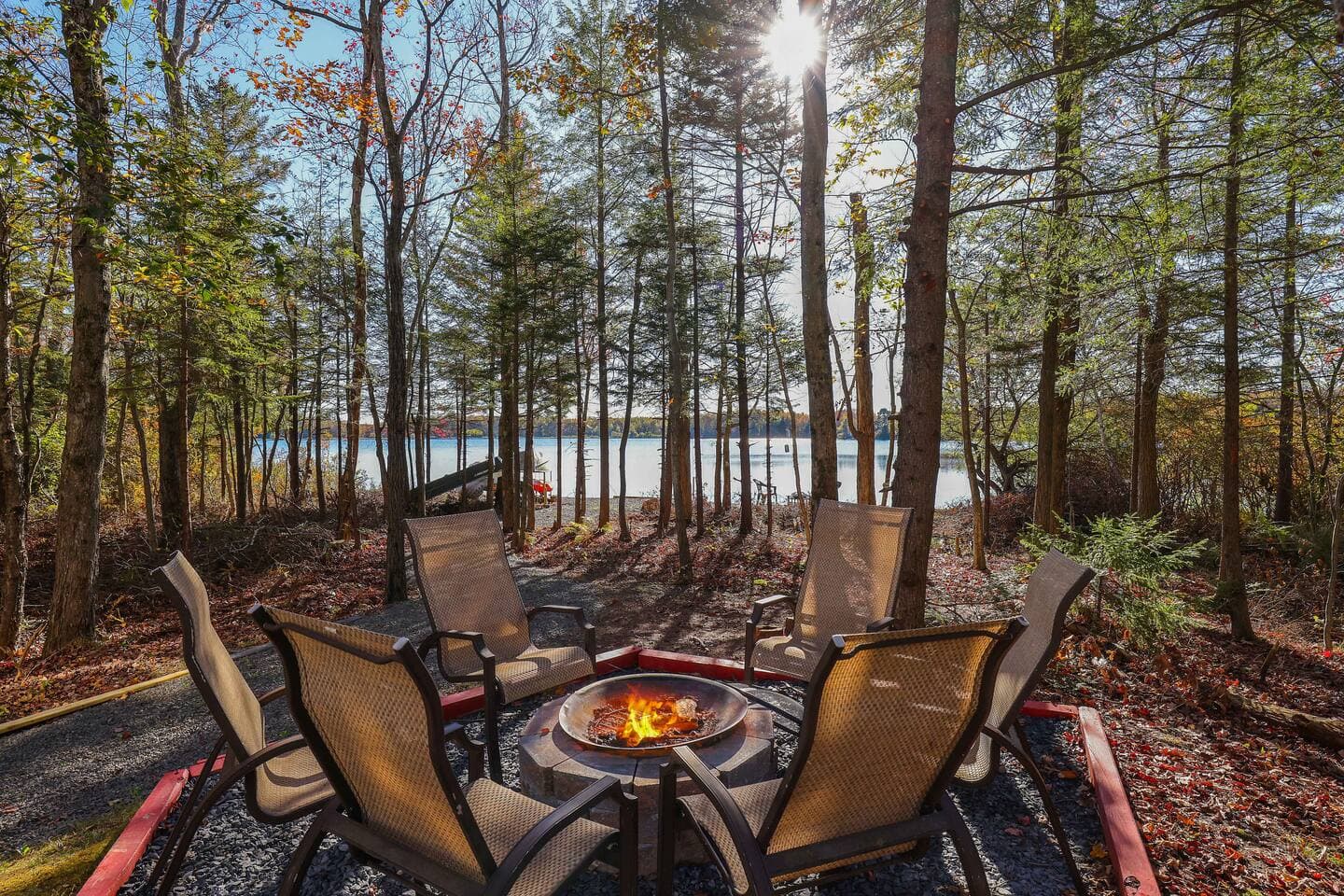 Tranquil Waters – Kayaks • Firepit • Lakefront