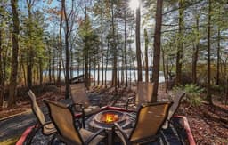 Tranquil Waters – Kayaks • Firepit • Lakefront
