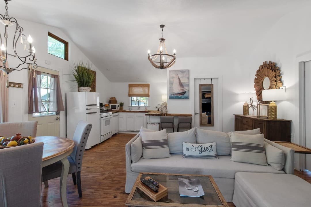 Emerald Cottage with kayaks & canoes & firepit