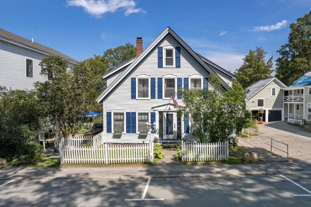 Main St Location • Walk to Church Landing • Pets