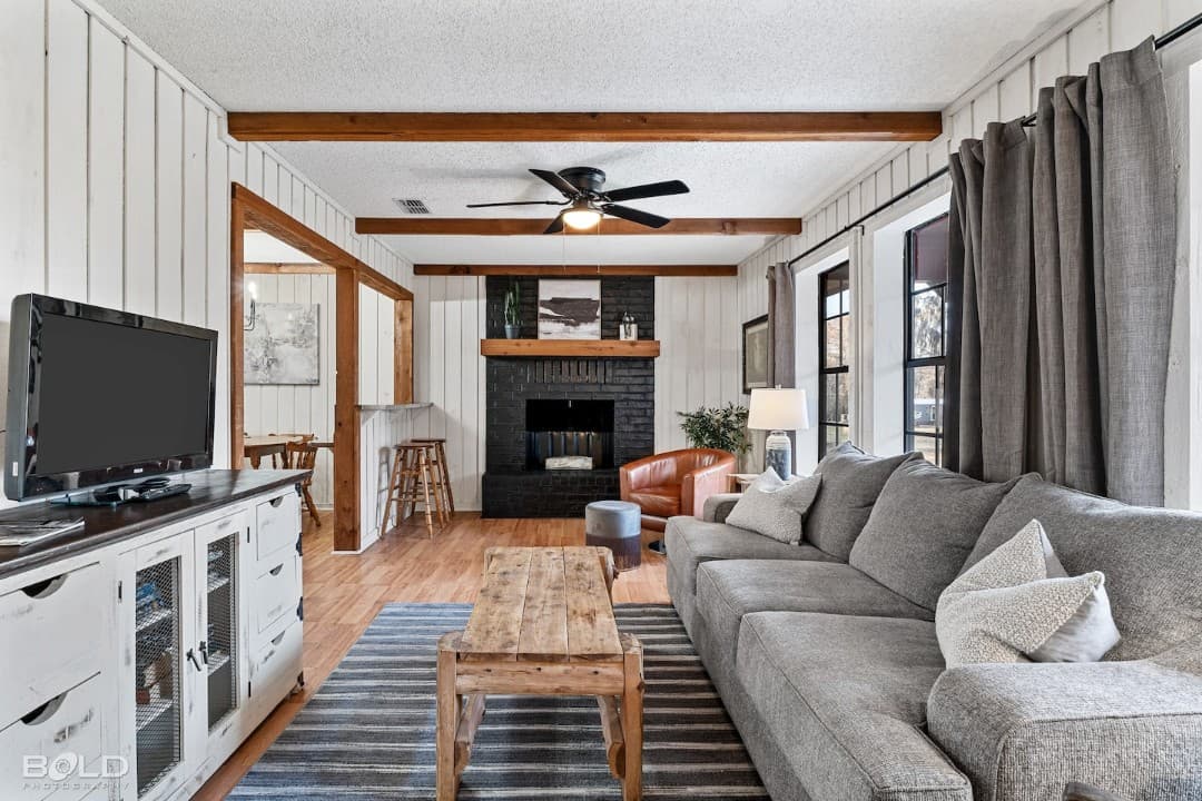 Cozy Modern Cabin w/RV site, Kayaks & Canoes