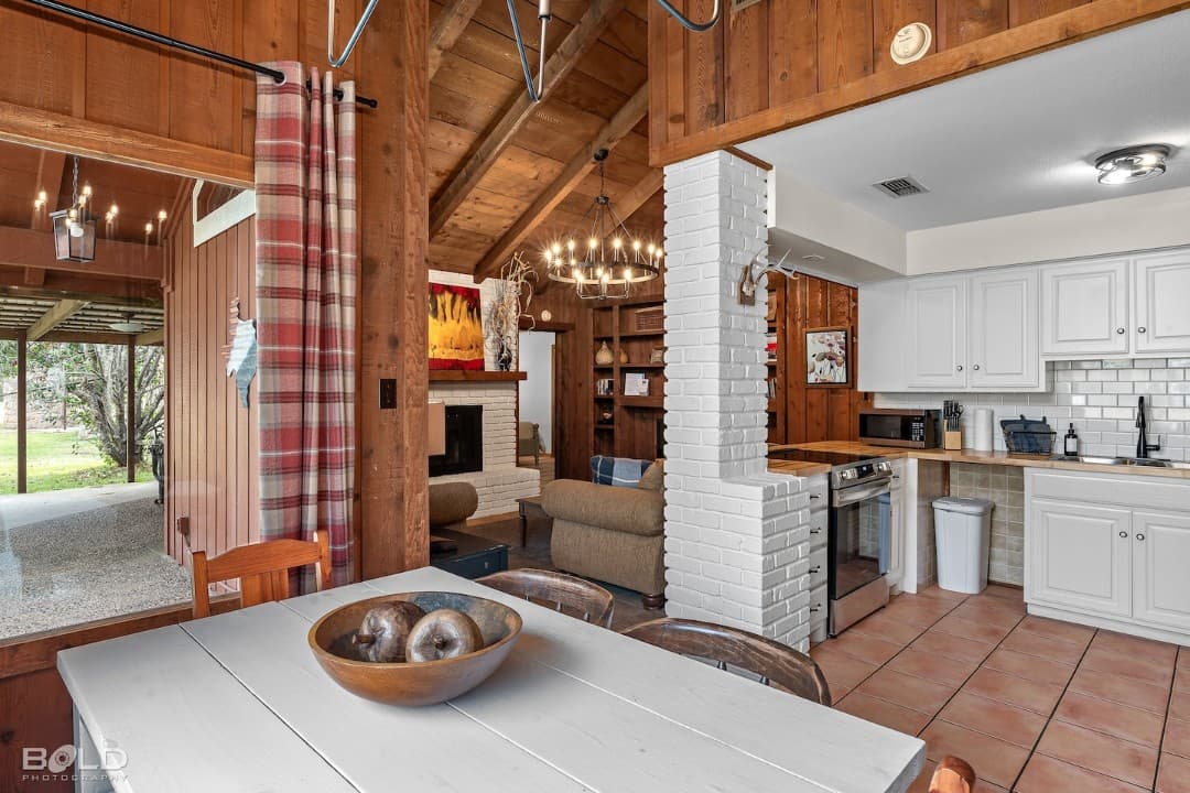 Canoes, Firepit, Outdoor dining, Cedar Lodge