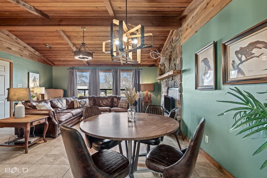 Moss Stone Lodge w/Kayaks & Canoes