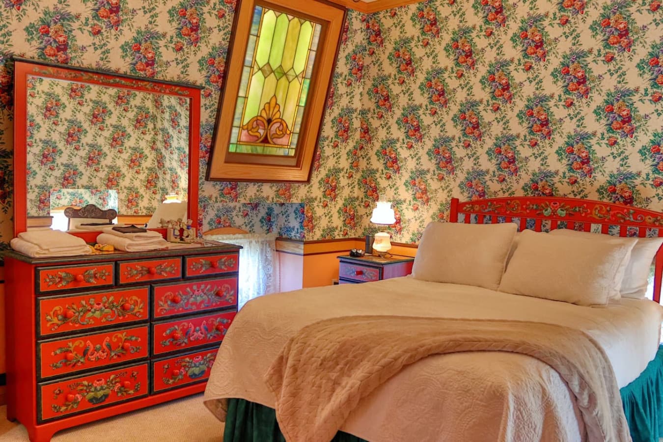 The Klompen Suite at Pella Mansion