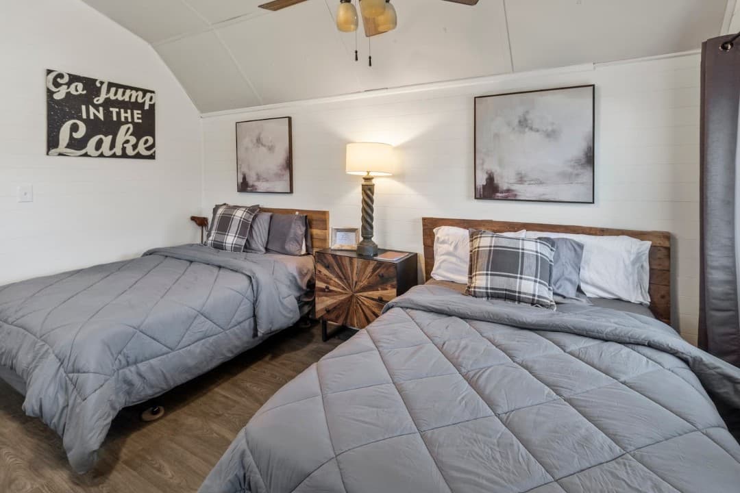 Stargazer~Caddo Lake Cabin with Kayaks