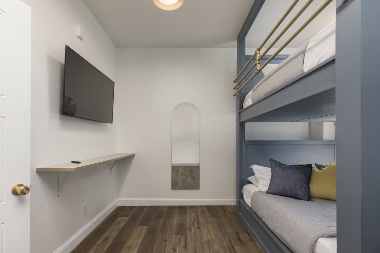 Suite-8-034.JPG