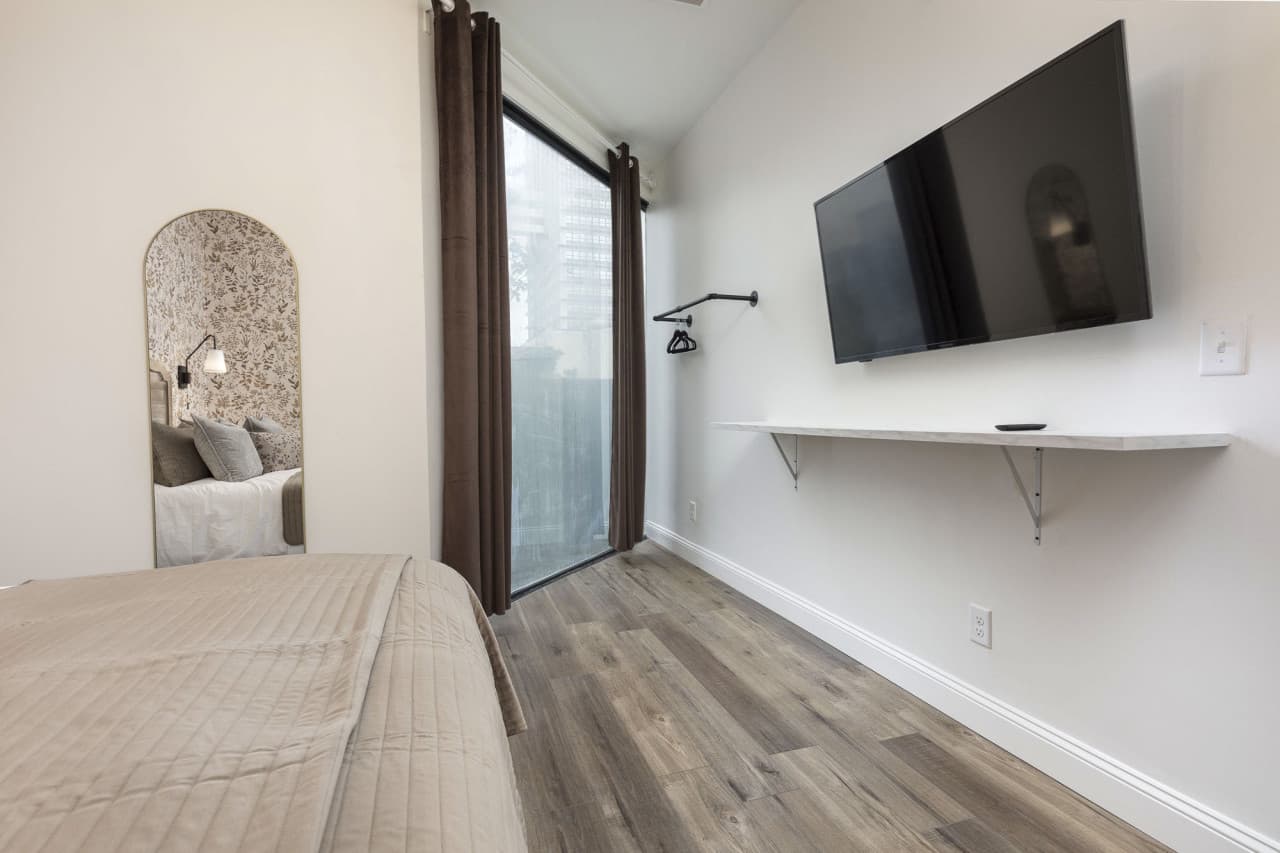 Suite-8-019.JPG