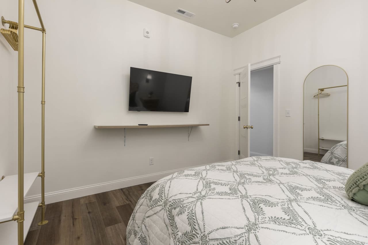 Suite-8-025.JPG