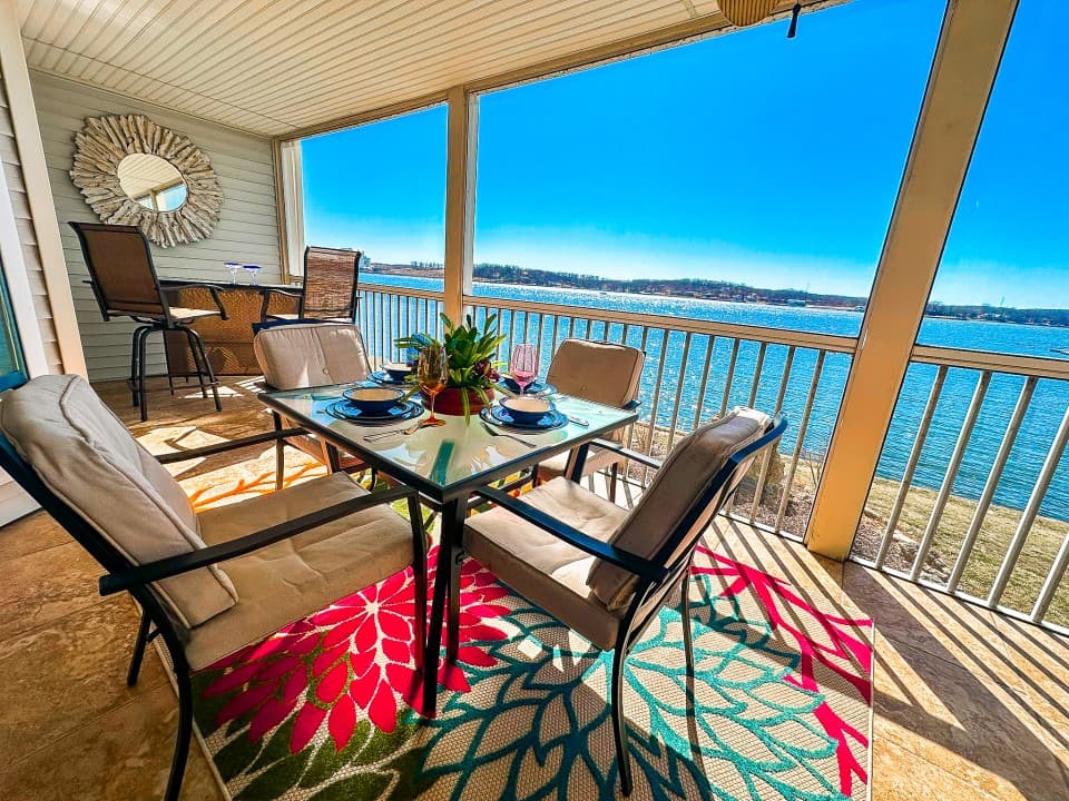 Lakefront Condo w/Dock/Deck/Pools-Sleeps 6
