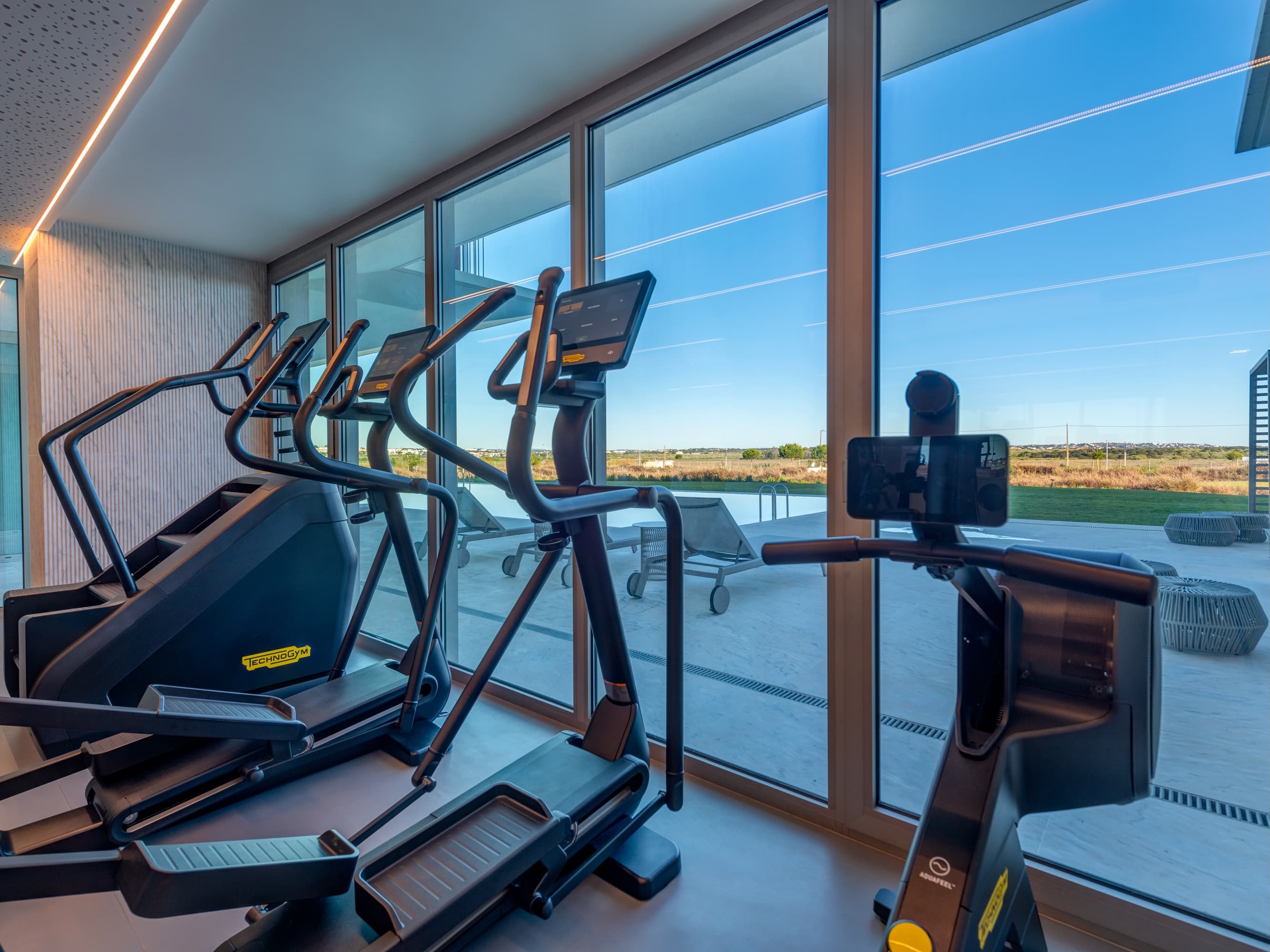 beachfront bliss & spa - gym