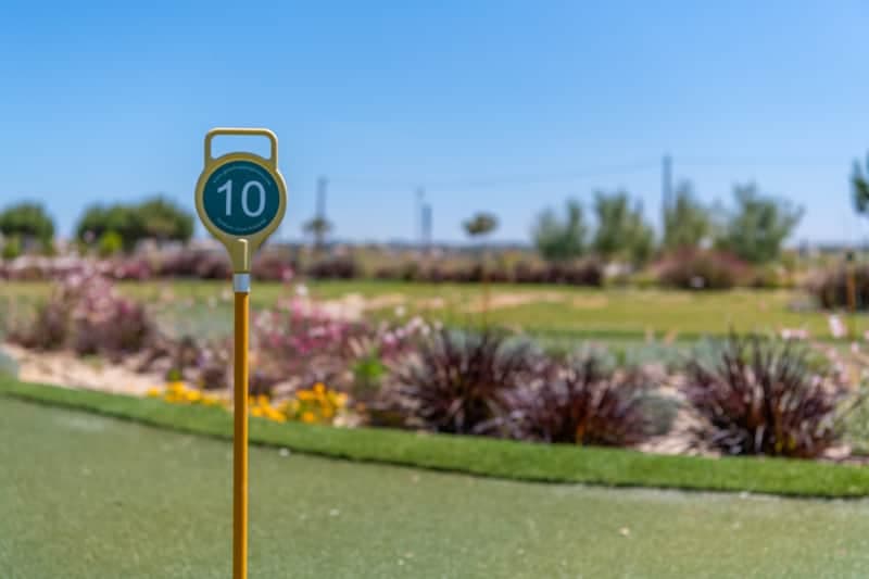 beachfront bliss & spa - minigolf