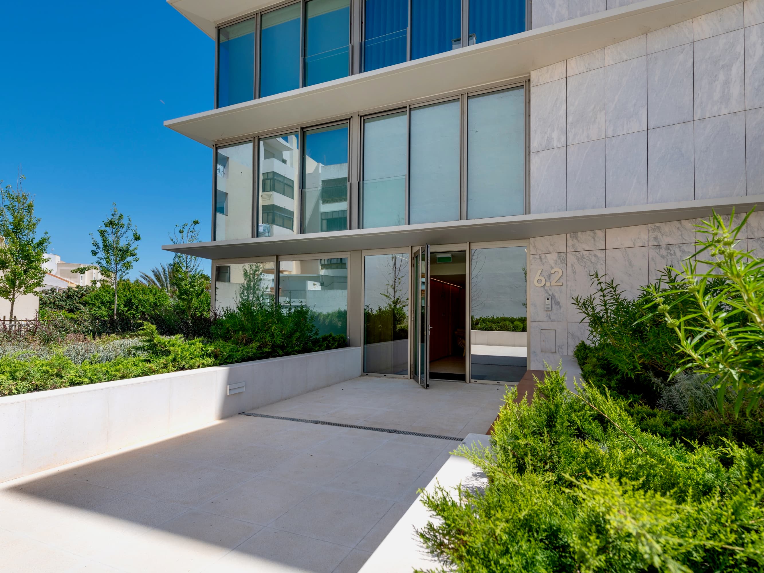 Beachfront bliss - entrance