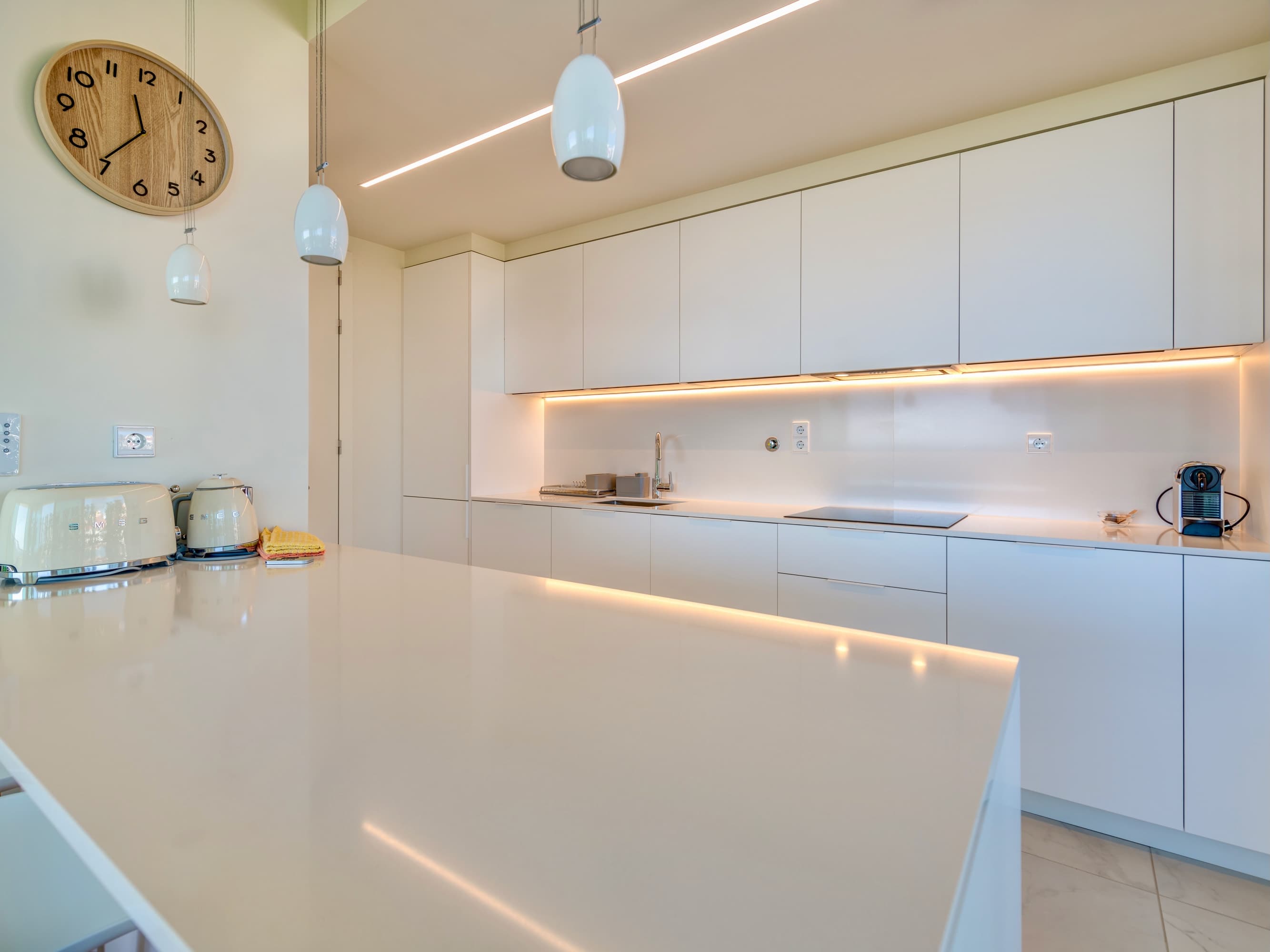 beachfront bliss & spa - counter