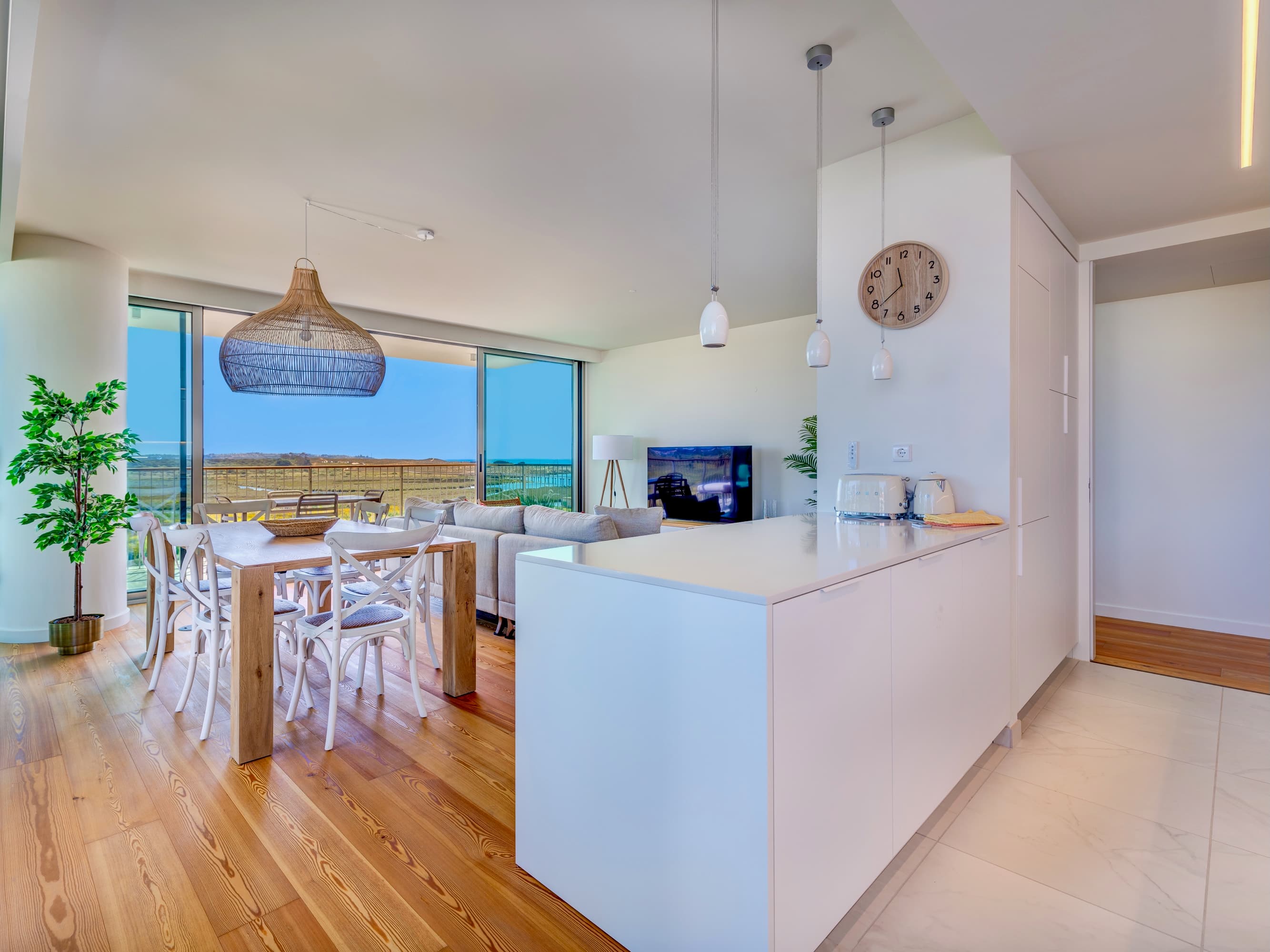 beachfront bliss & spa - dining view