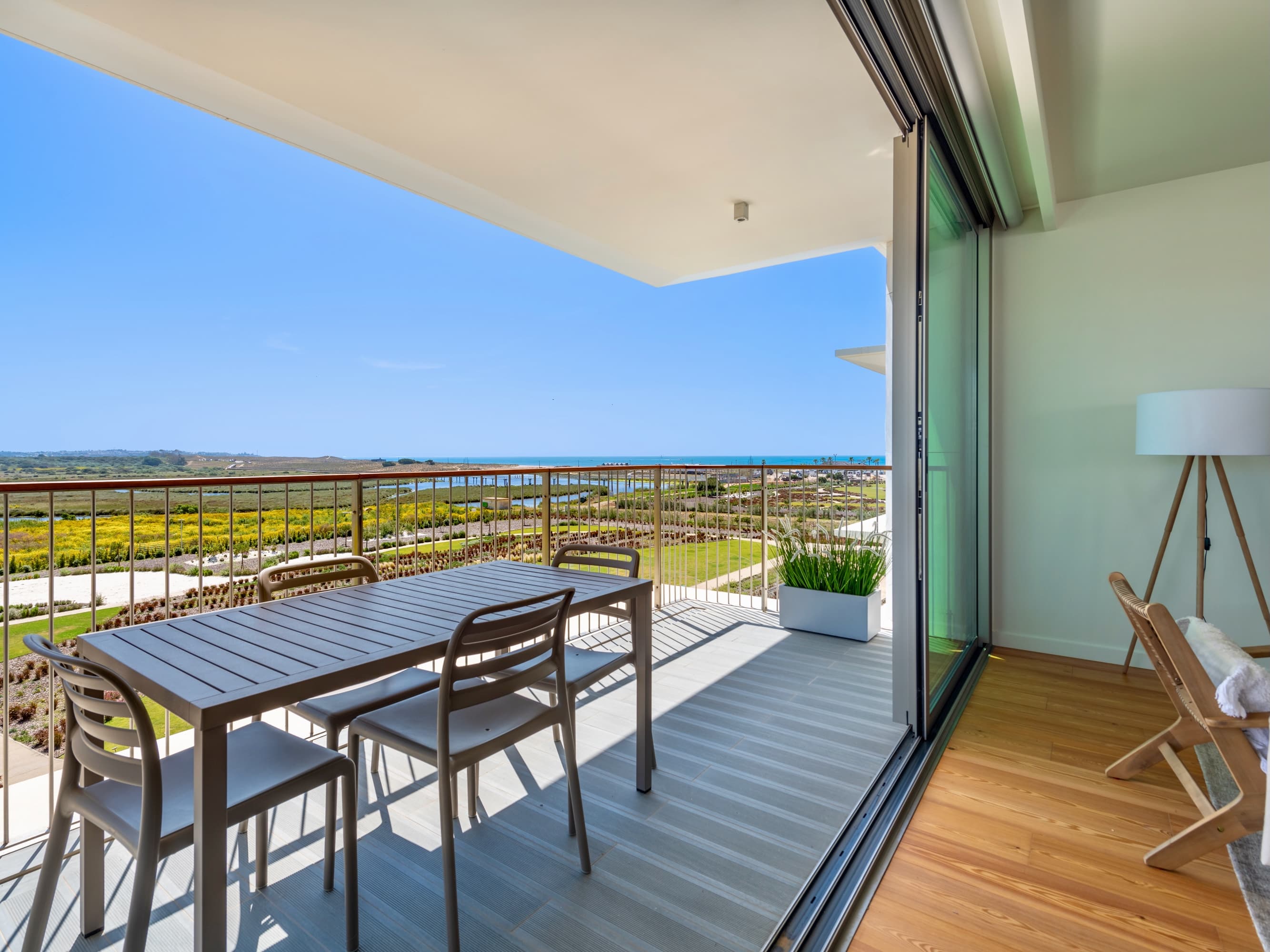 beachfront bliss & spa - outdoor dining