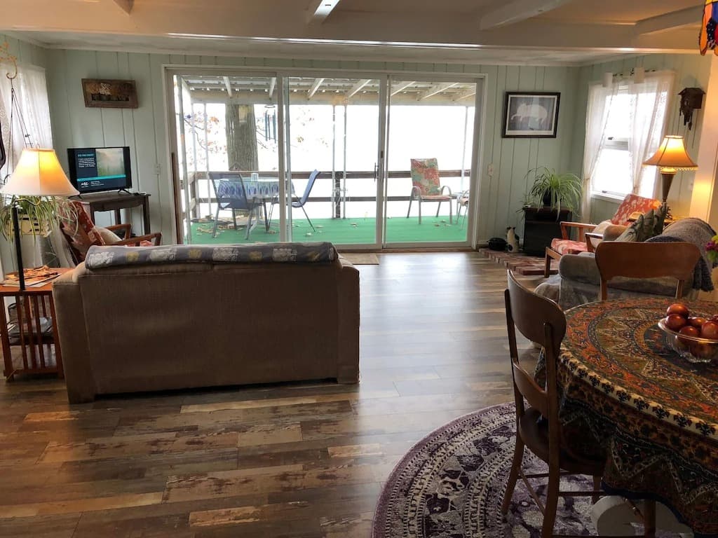 Arrowhead - living room towards lake_13_11zon