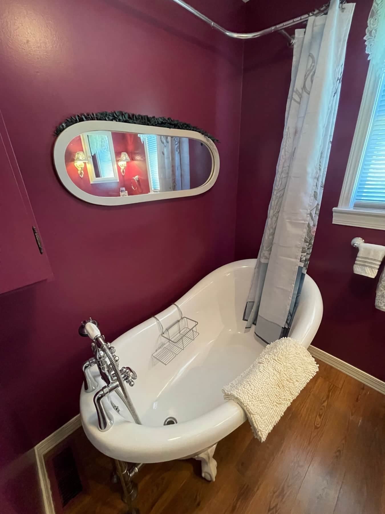 Main Street - Red Bathroom - Towards tub