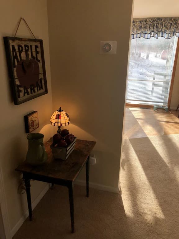 Sunflower - Small table with lamp_21_11zon