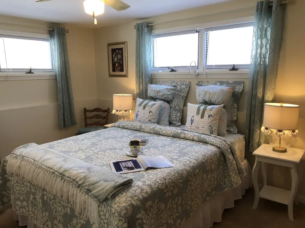 Sunflower - Bedroom 1