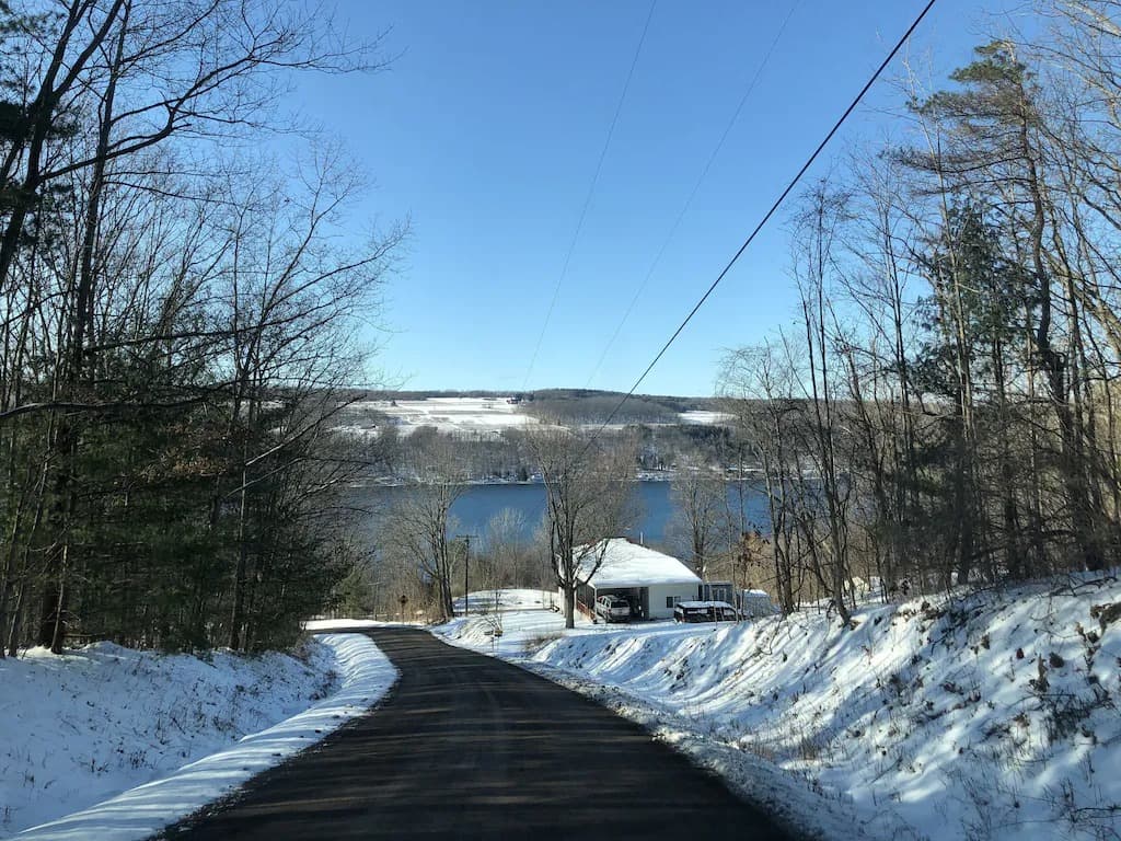 Sunflower - Winter road towards Keuka_30_11zon