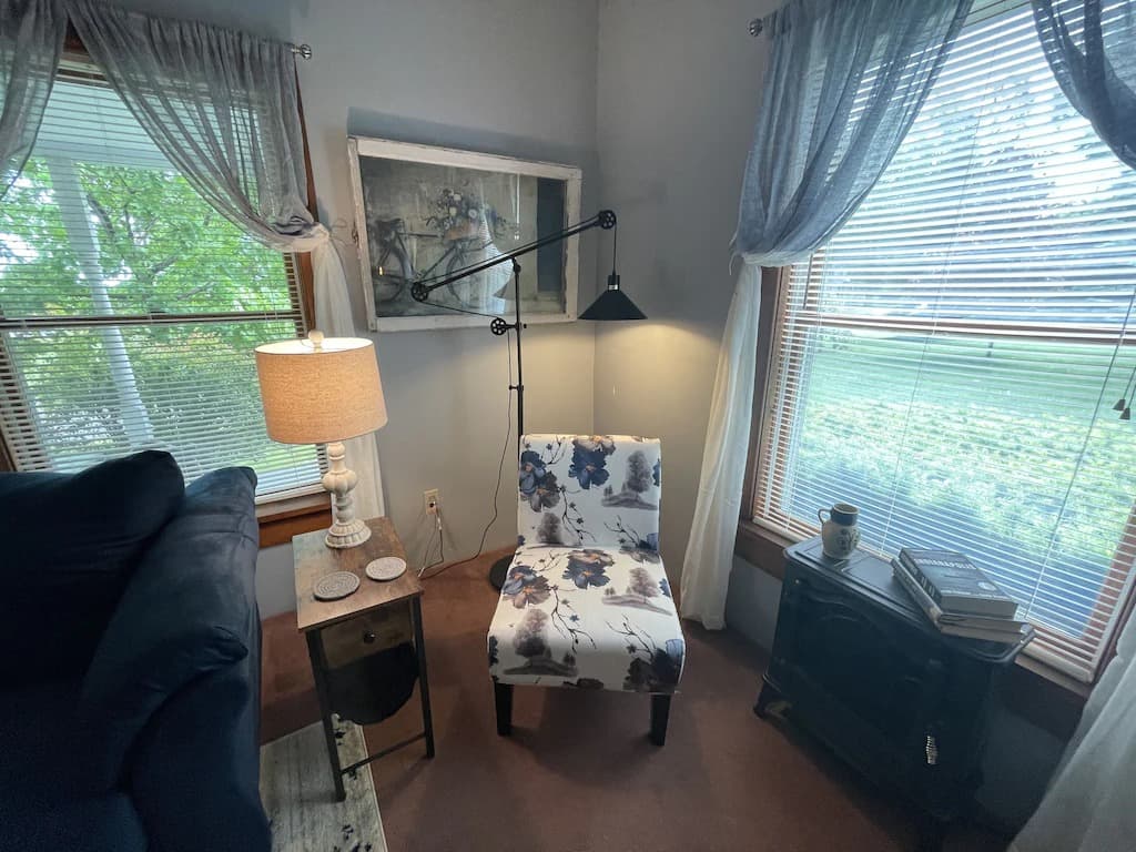 Farm - living room corner chair and lamp_16_11zon