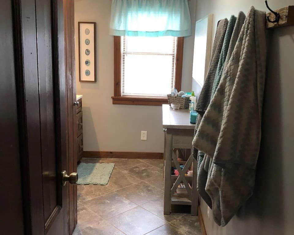 Farm - upper bathroom_31_11zon
