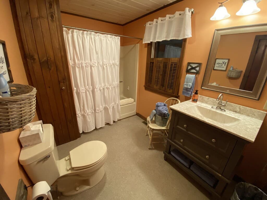 Farm - bathroom orange